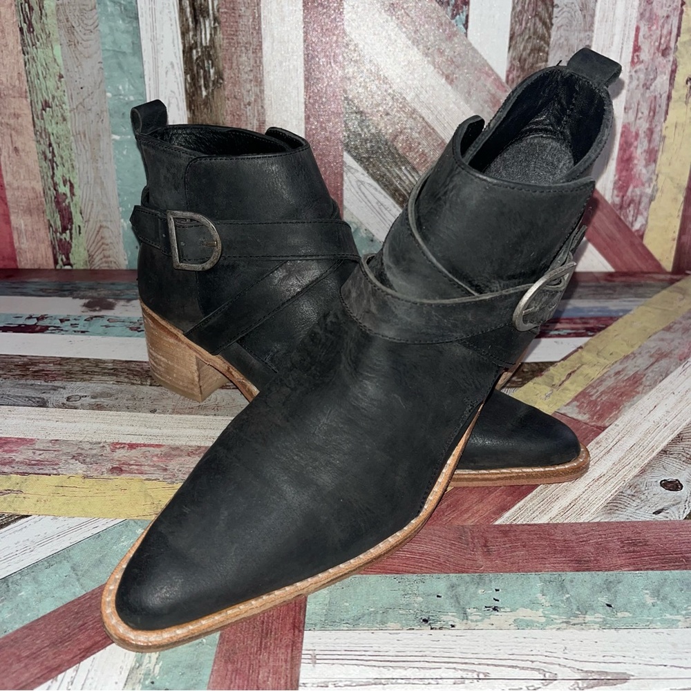 Free People Back Loop Ankle Boots W/Cross Straps & Buckle Black Leather EUC 7.5 - Picture 2 of 11